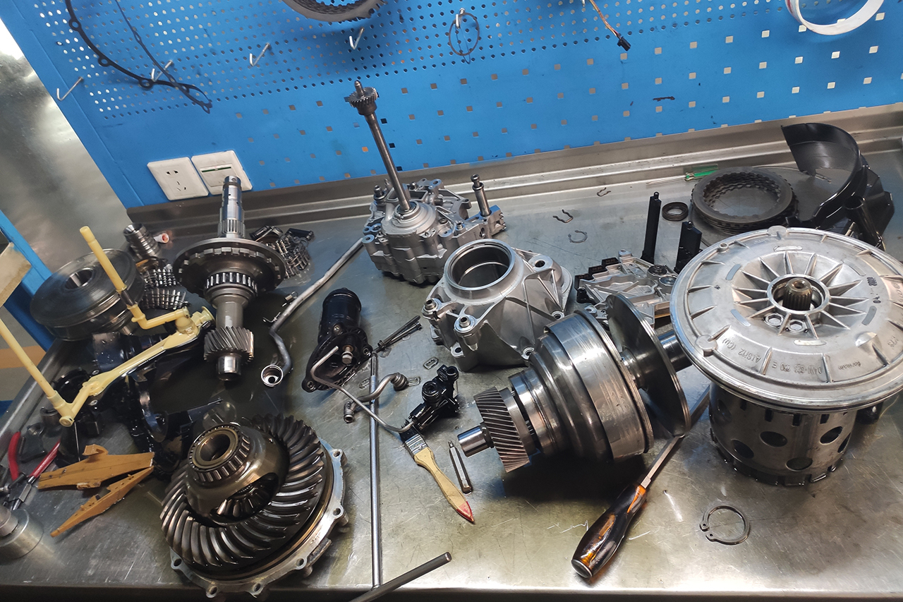 奥迪a4l不走车自动变速箱漏油奥迪自动变速箱维修