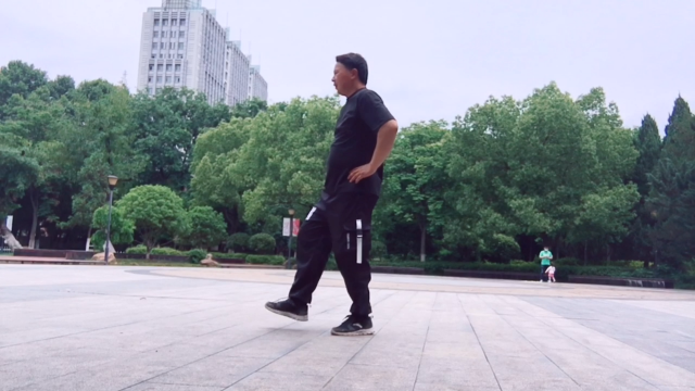 鬼步舞《后滑步》就3步，配上经典歌曲，好听又好看