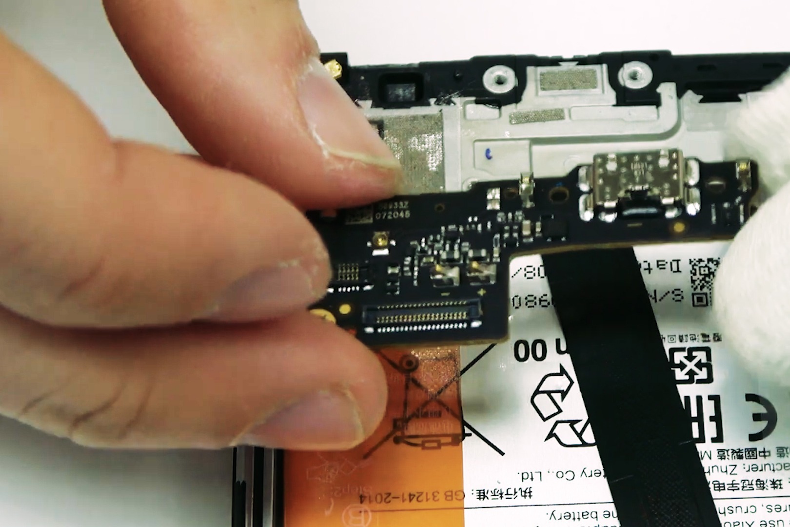 Redmi 7A 无法充电更换尾板修复教程