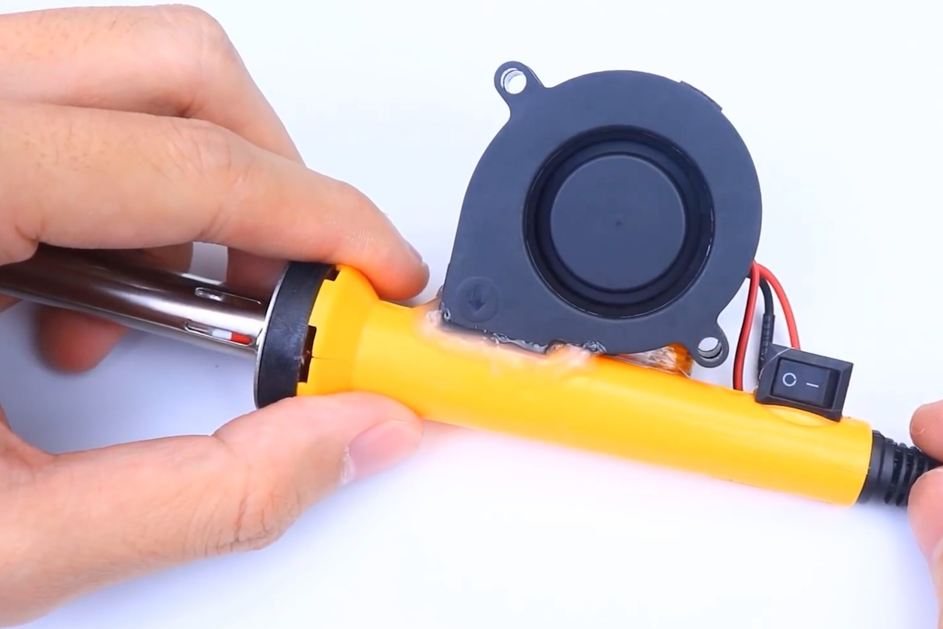 DIY利用扇热扇和电烙铁做一个风枪