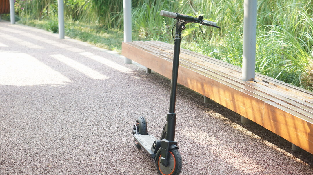 3秒折叠,定速巡航,智能出行新选择,联想智能滑板车m2__凤凰网