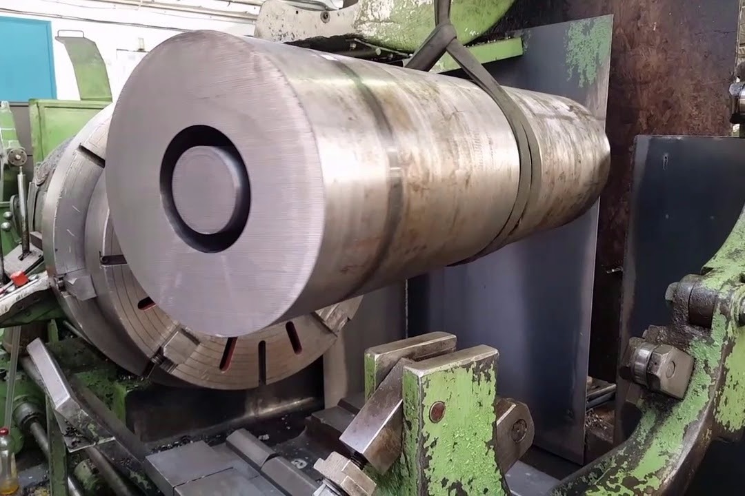 不多见的内孔加工过程，这就是传说中的镗孔工艺