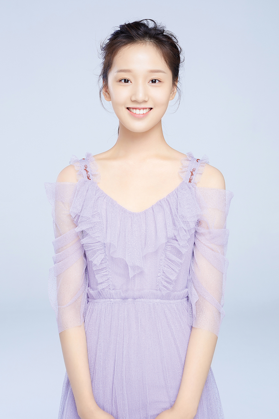 王伊澜就读于北京舞蹈学业,气质清纯长相秀气