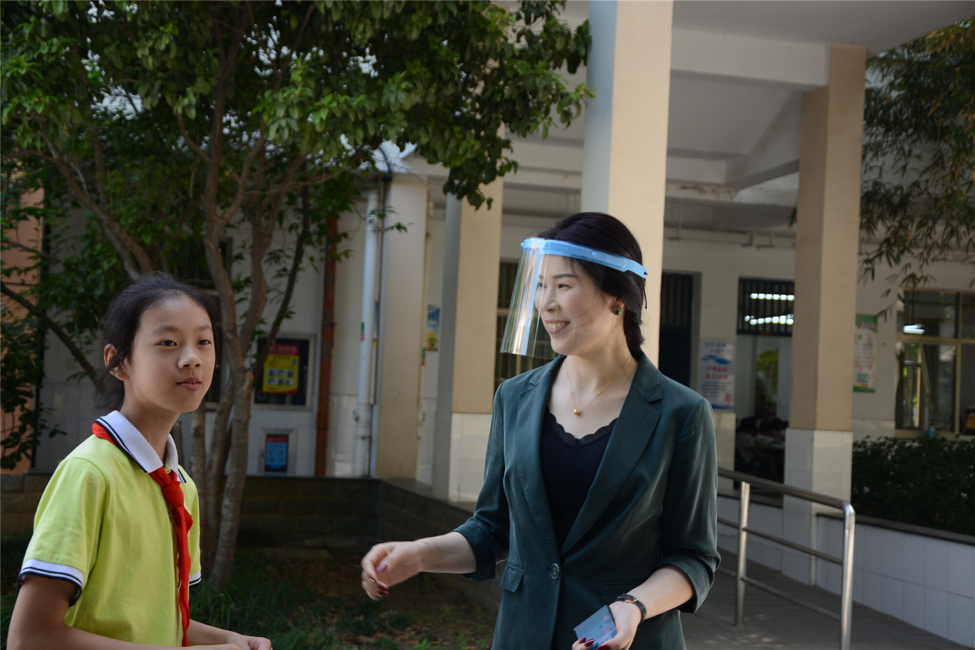 绍兴市柯岩中心小学一次对话一场捐赠一颗爱心