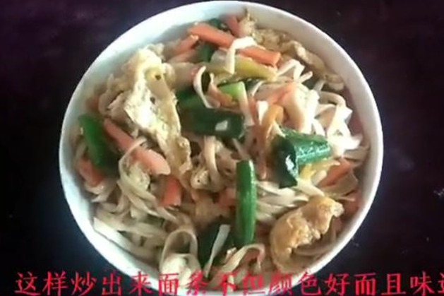 赵哥做的乡村炒面条，味美鲜香，爽口筋道，这才是家的味道