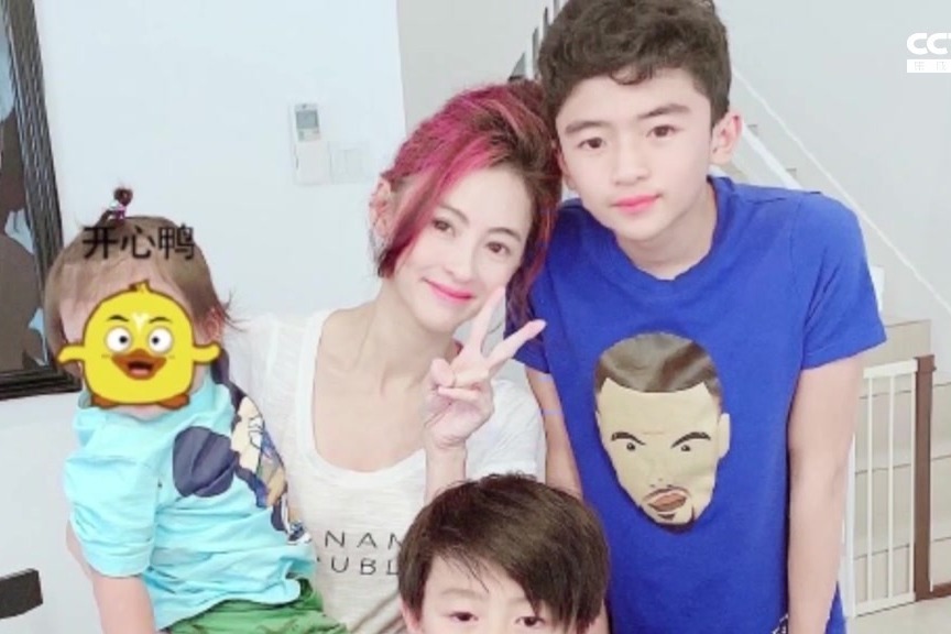 张柏芝小儿子生父曝光，发色暴露一切，不是谢霆锋周星驰竟是他