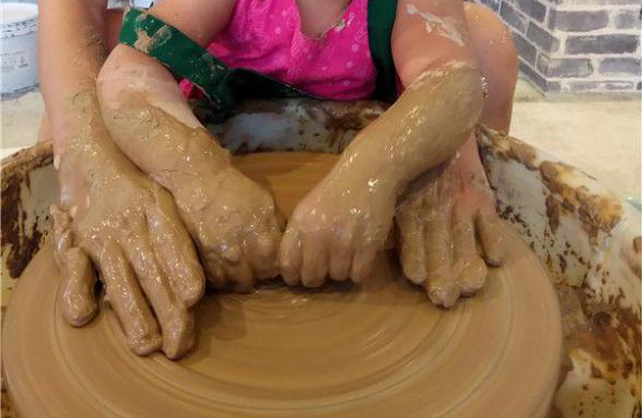 玩泥巴可以激发小朋友的天赋,你相信吗