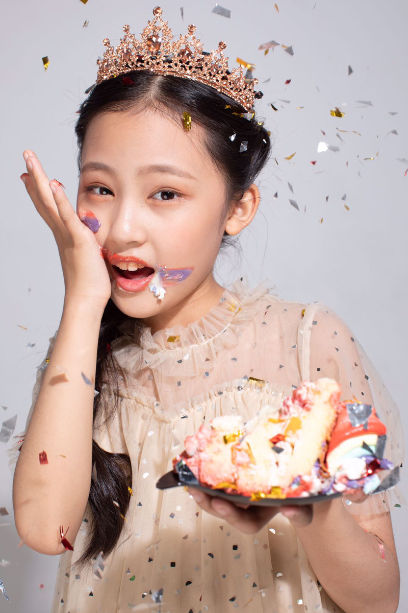 10后童星张婉儿迎十周岁 小小少年初长成__凤凰网