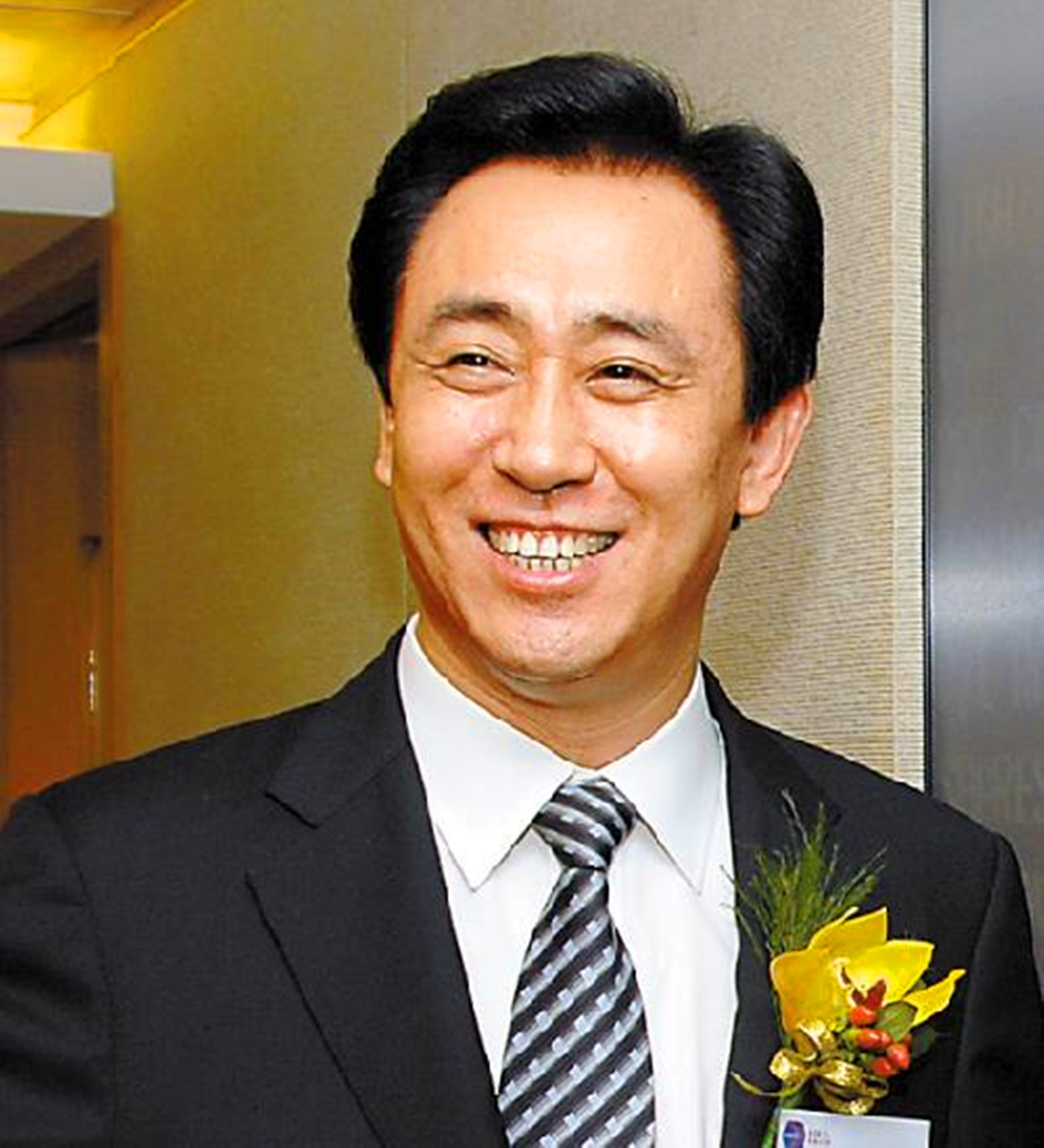 不愧是当过首富的人,许家印一出手就是8个亿,并且还是美元.