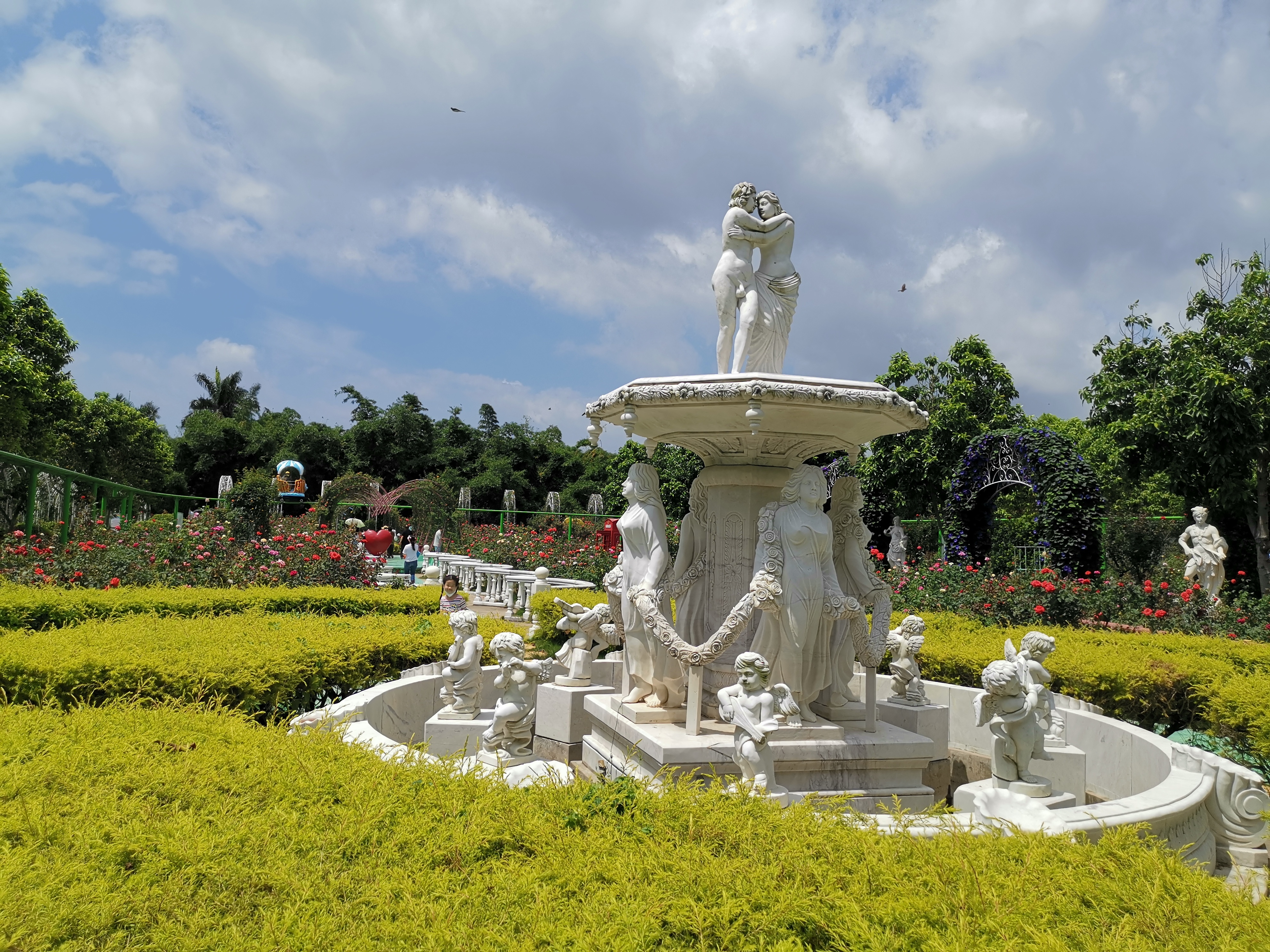 更有中国济州岛……鲜花动漫港……以及摩天轮……彩虹滑道,鲨鱼岛