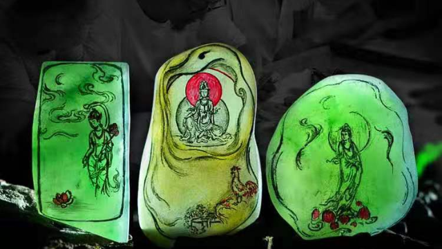 翡翠日记，挑战一块帝王裂翡翠原石，以为无药可救，没想到结果？