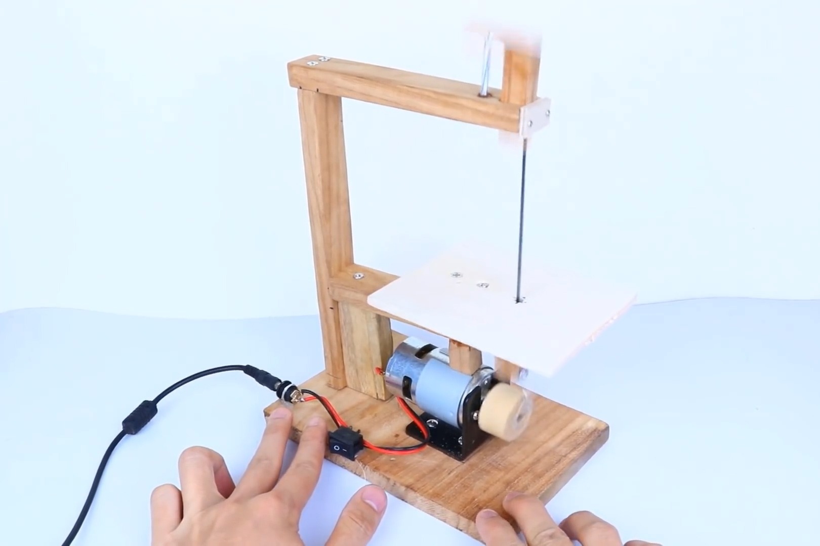 diy利用775电机自作一个迷你台锯