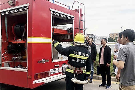 <em>安泽县</em>消防大队在县纪委开展消防业务培训指导