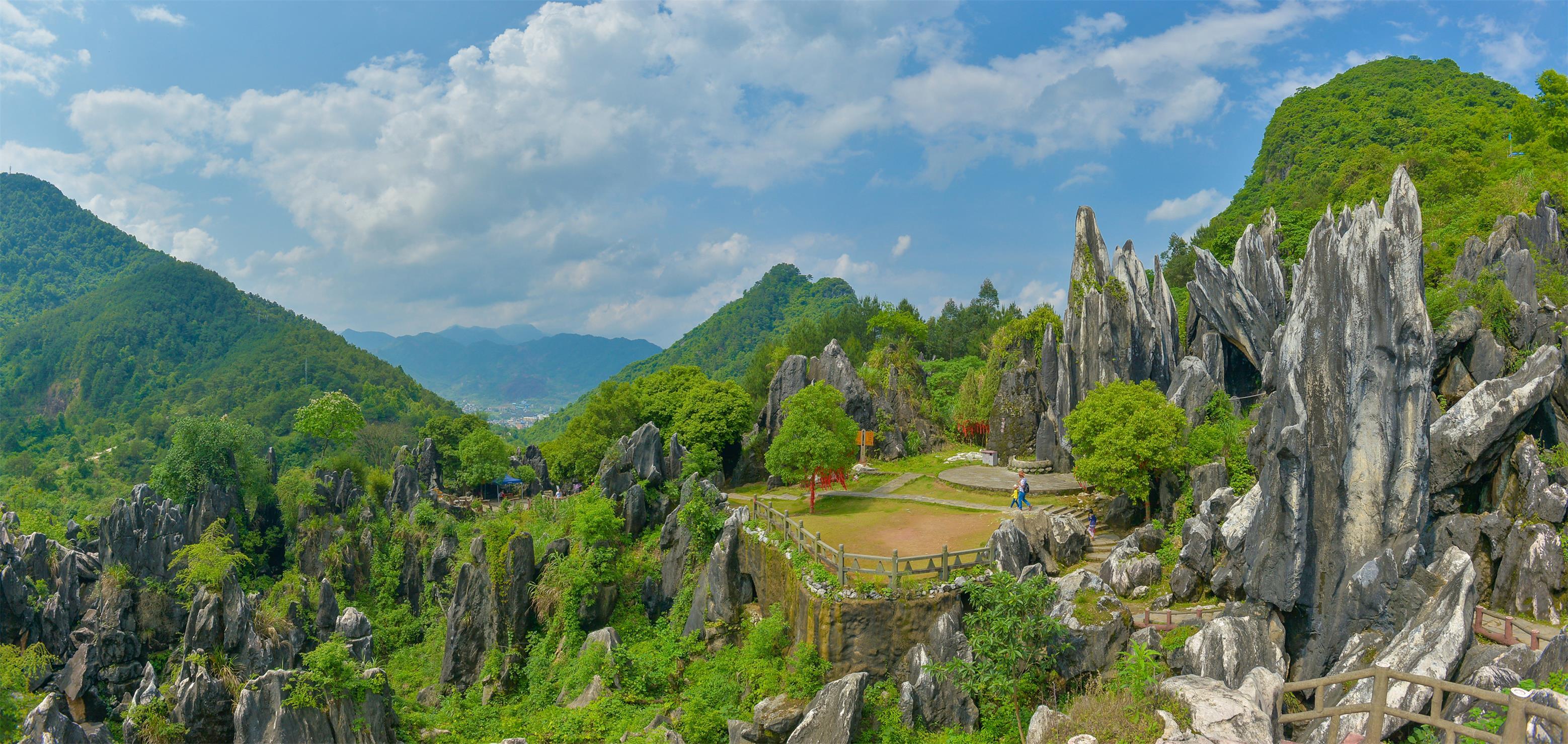 探奇石头纪,观大地盆景园,中国汉白玉地质奇观——贺州玉石林