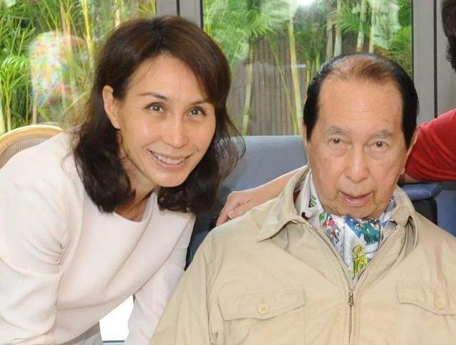 56岁的她被封澳门新赌后赌王何鸿燊接班人掌控亿万企业