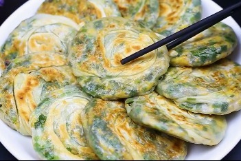 韭菜饼这样做，皮薄馅大，不破皮不露馅，真香！