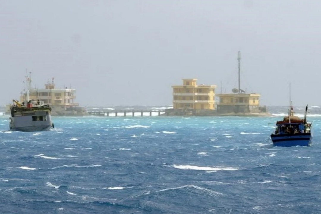 两大国在南海大打出手，争夺石油不择手段，4000吨海警船直接冲撞