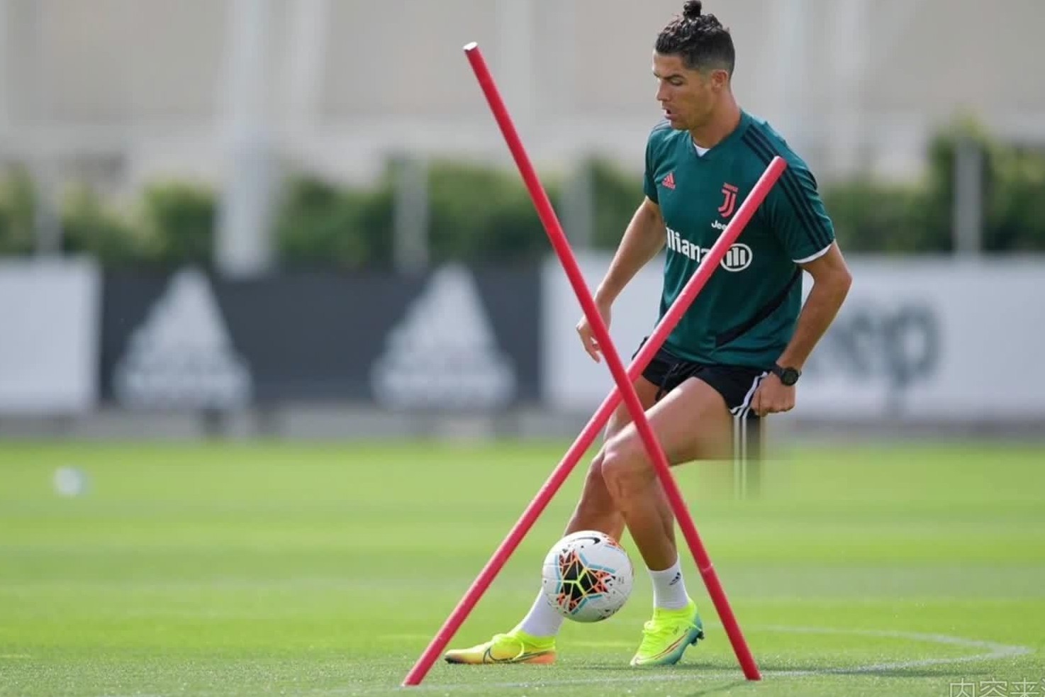 魔鬼筋肉人c罗最新训练实拍巅峰状态瞧这恐怖的大腿围