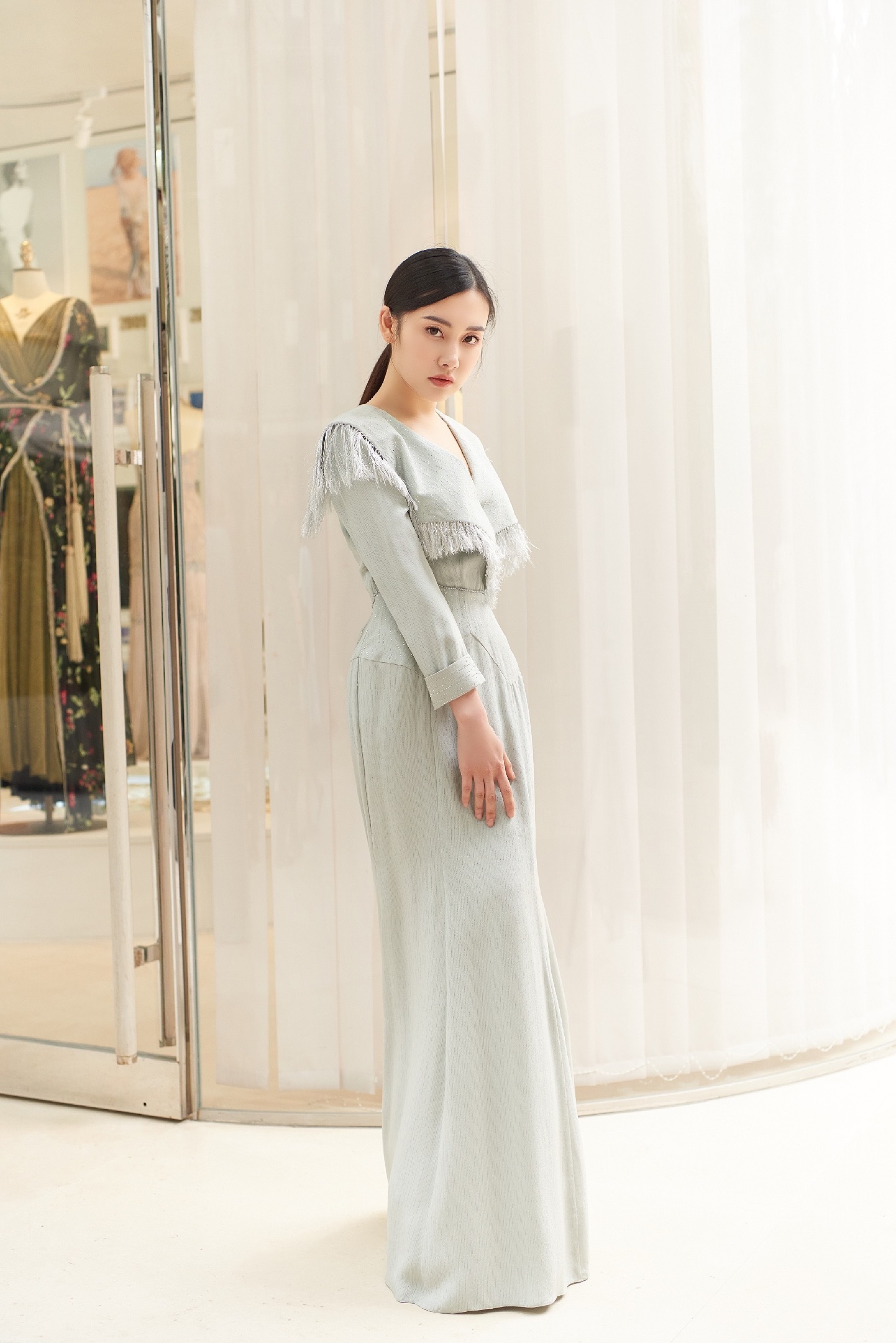 演员孙若淇受邀陈野槐gracechen高定时装