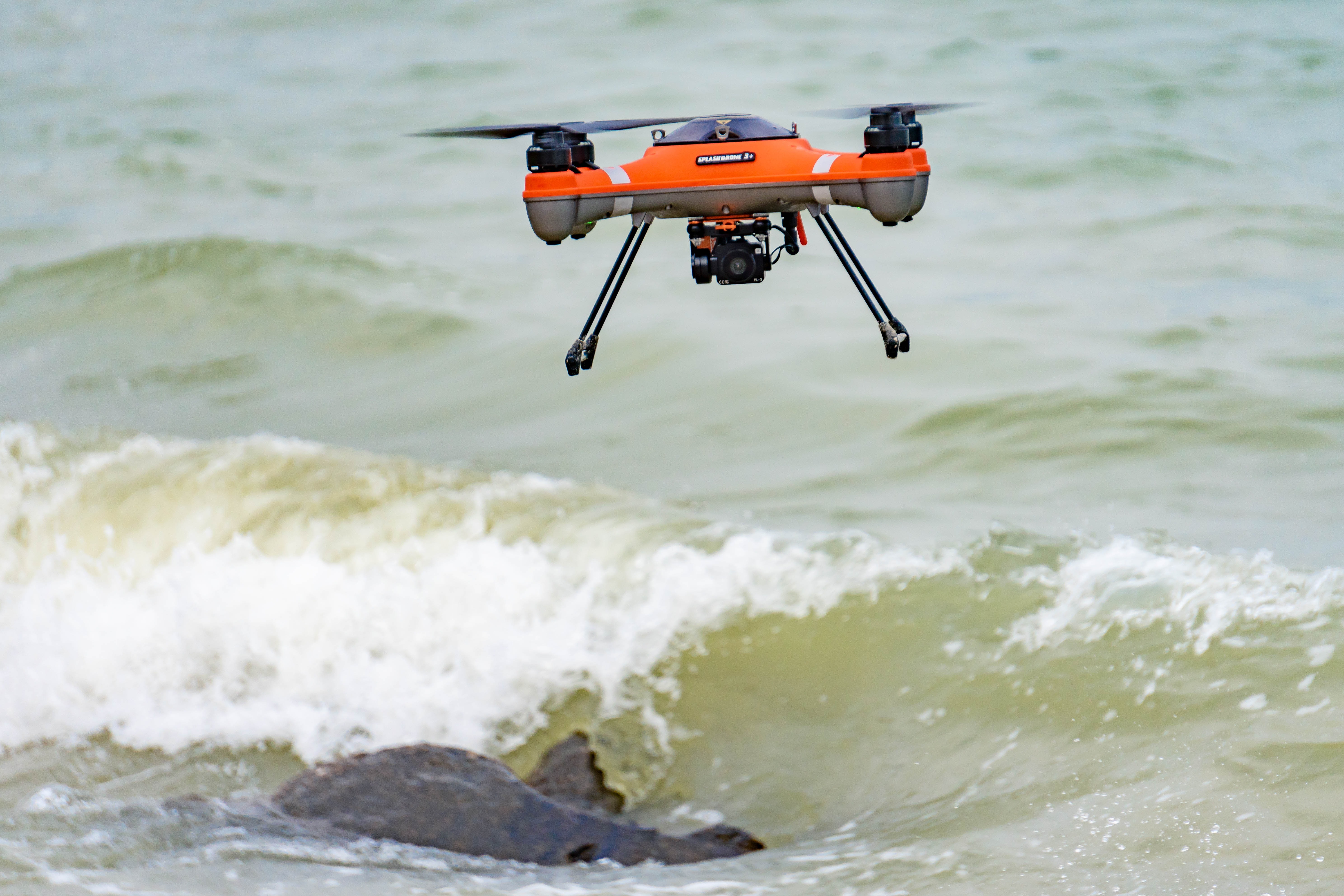 上天下海,还能拍摄水下,这恐怕只有斯威普防水无人机才能做到!