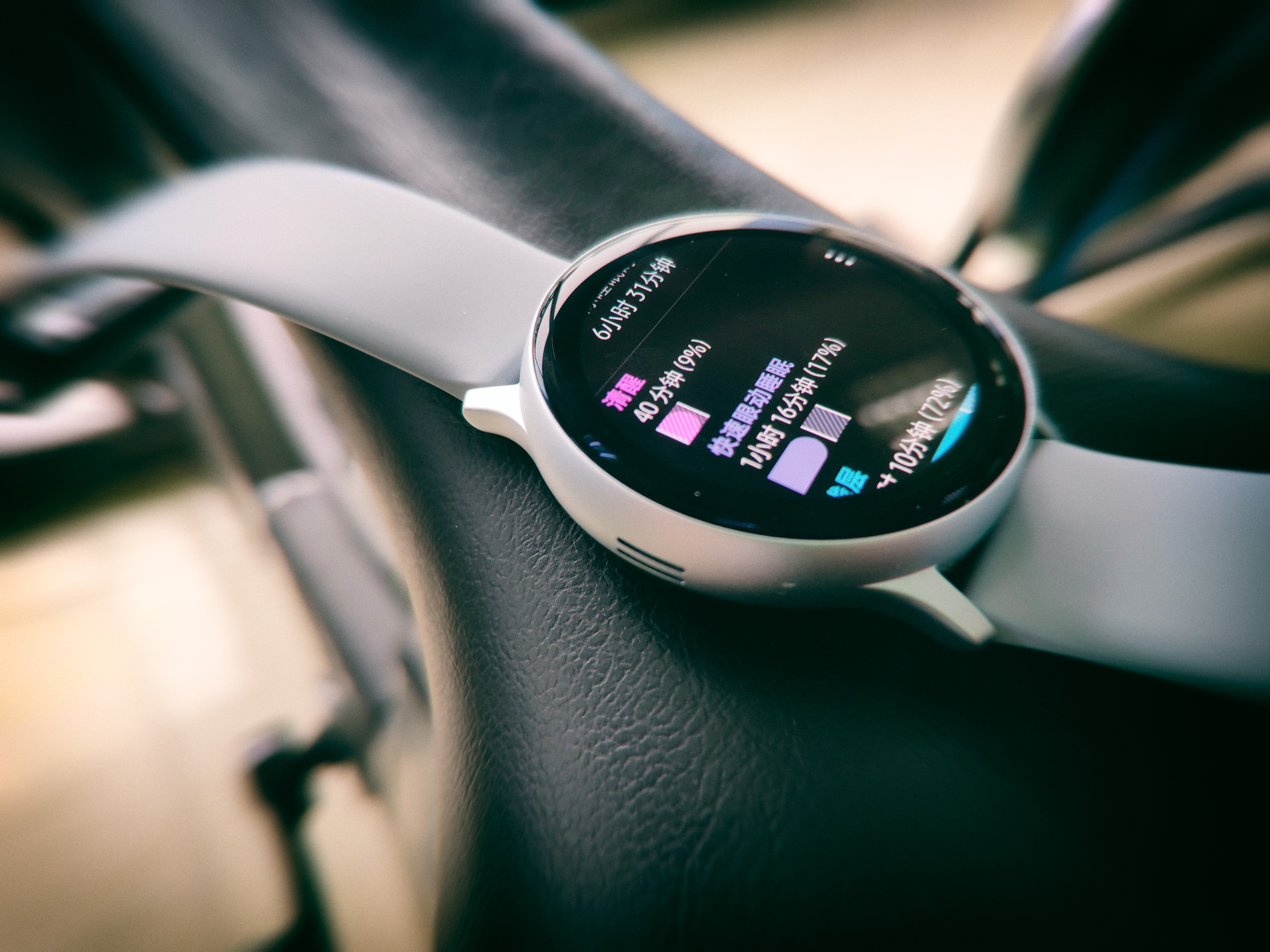 在颜值与性能这块,三星active 2卡得死死的