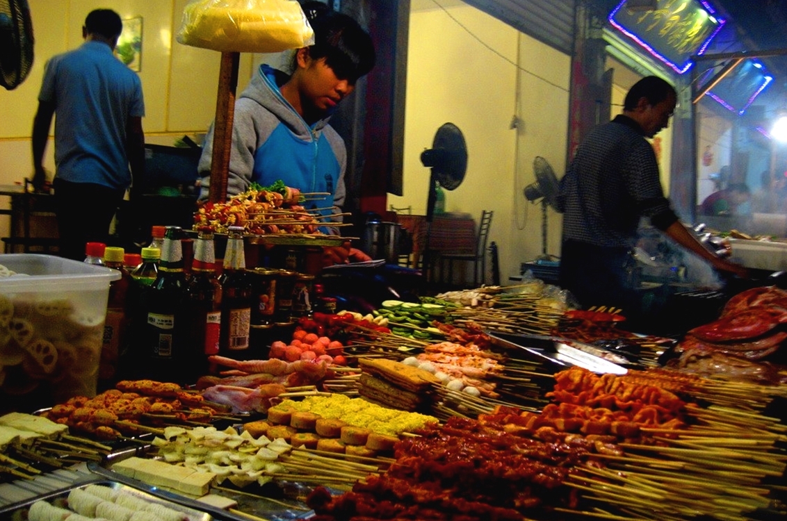 地摊经济下的大理夜市