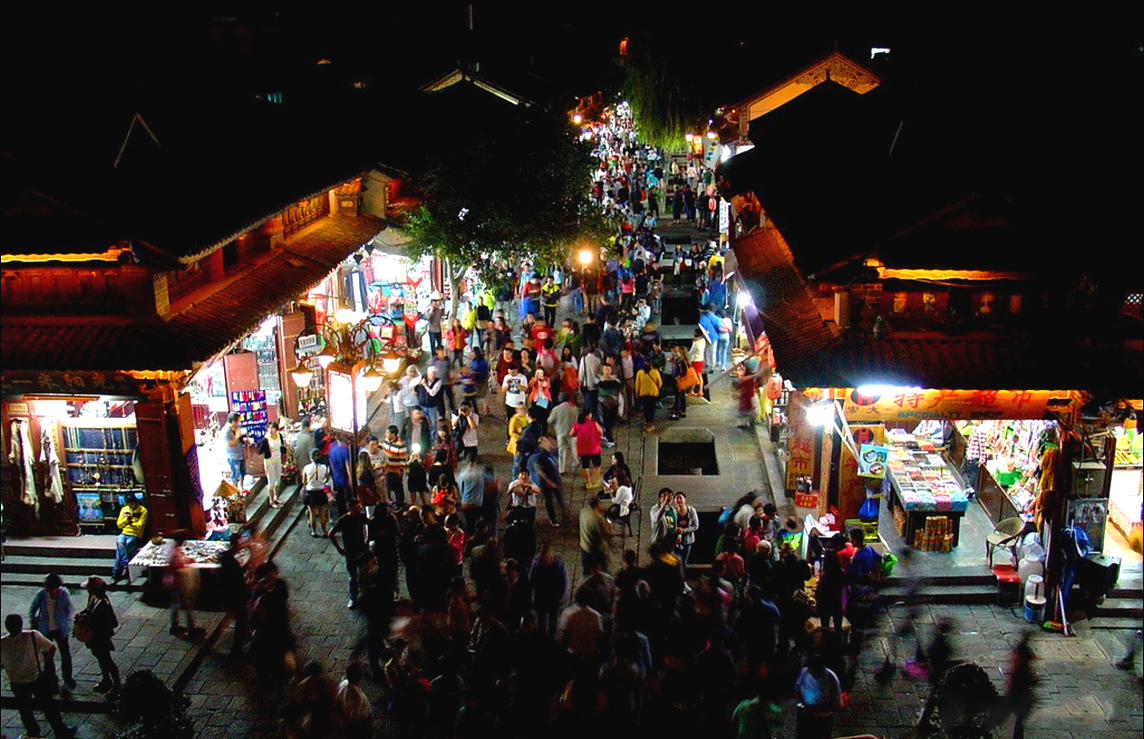 地摊经济下的大理夜市