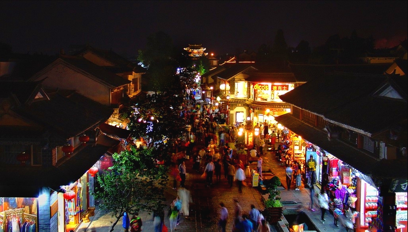 地摊经济下的大理夜市