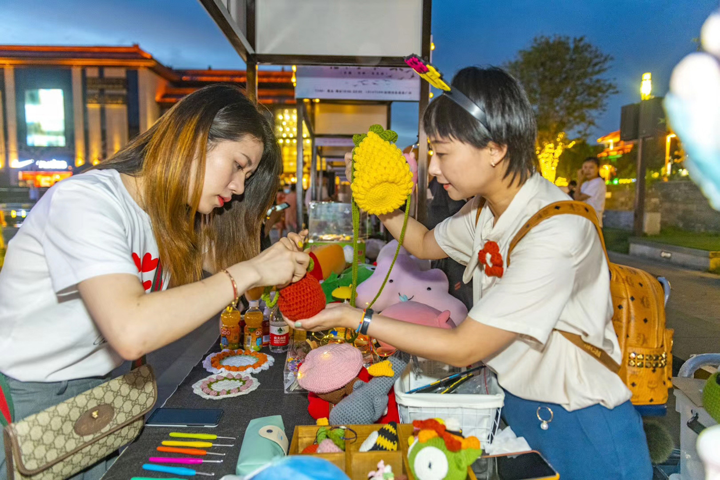 品美食,看街演 文創市集點亮城市