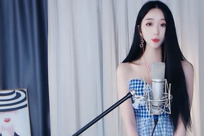 美女主播二月经典歌曲《那么骄傲》 手还没牵到，爱怎先冷却掉