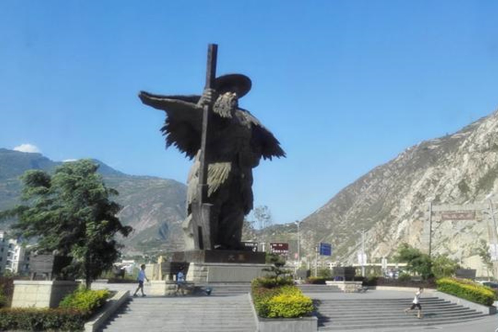 此人长相怪异作恶多端，曾想用洪水淹死华夏子孙，结果被大禹擒获