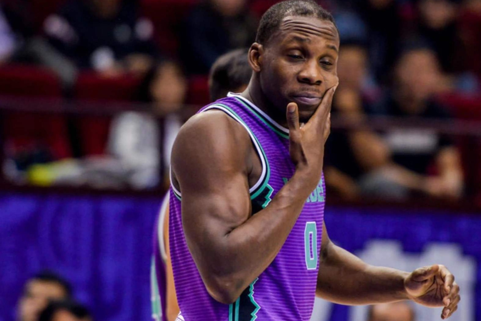 互动起来了！哈德森：虽然我学习一般 但我中文说的很溜！ 