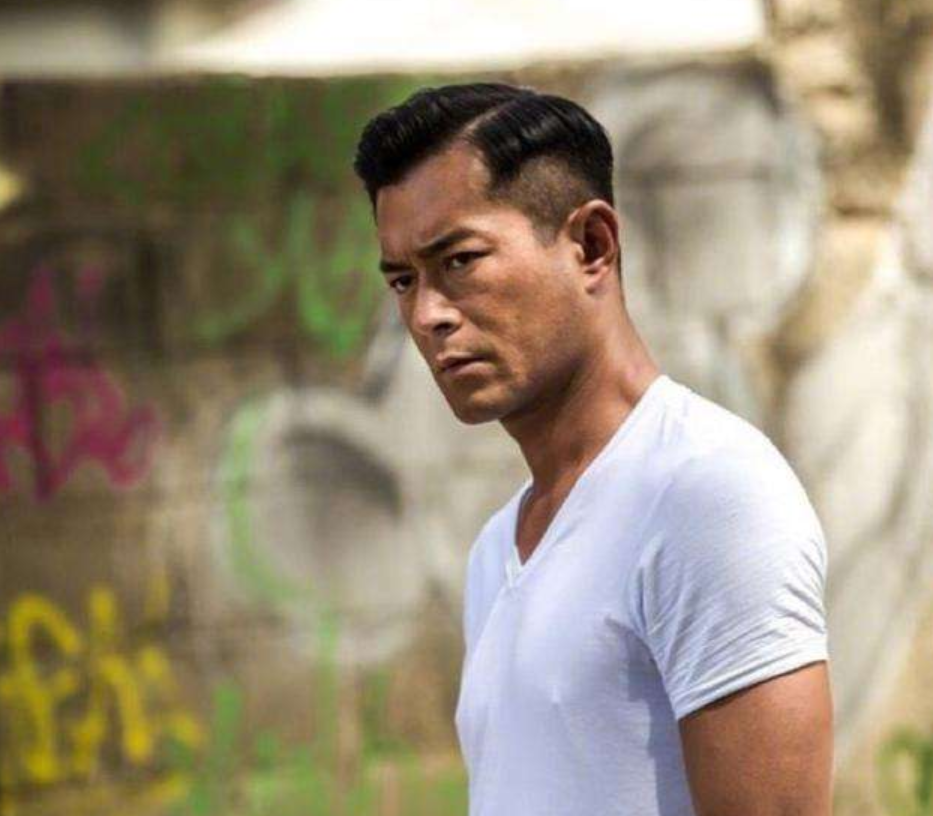 古天乐给香港底层演员发抗疫基金,拍公益电影筹款,为其带来温暖__凤凰