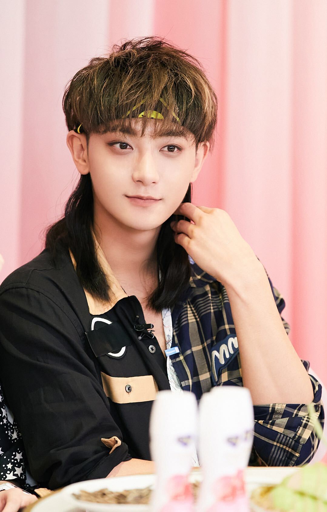 黄子韬日系狼尾长发造型 创造营化身"欢乐制造机"