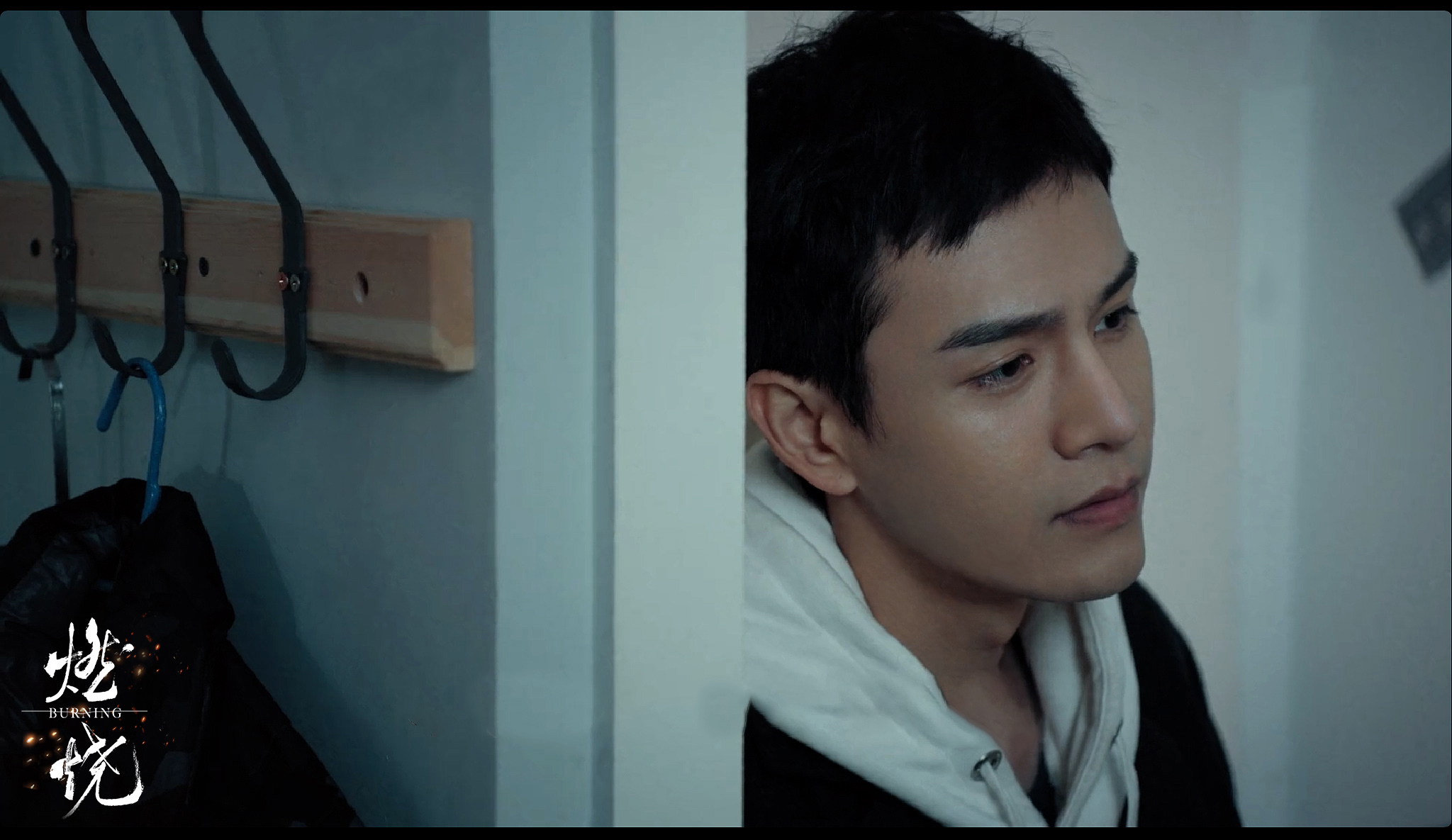 经超《燃烧》发布"此生无悔"系列海报 致敬身边平凡英雄