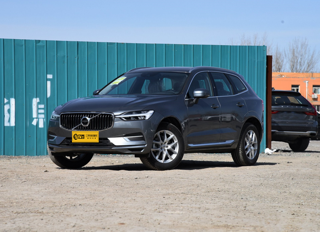 沃尔沃xc60 2020款 t5 四驱智逸豪华版 灰色 车顶小瑕疵