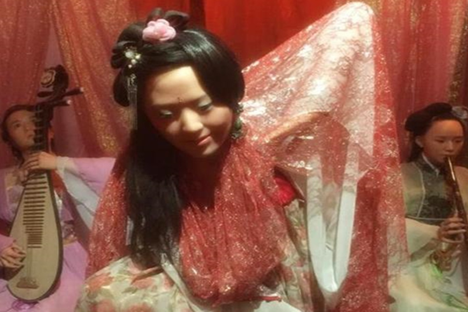 歌姬说：他不是平凡之辈，主人立马说：我将你送给他，结果应验了