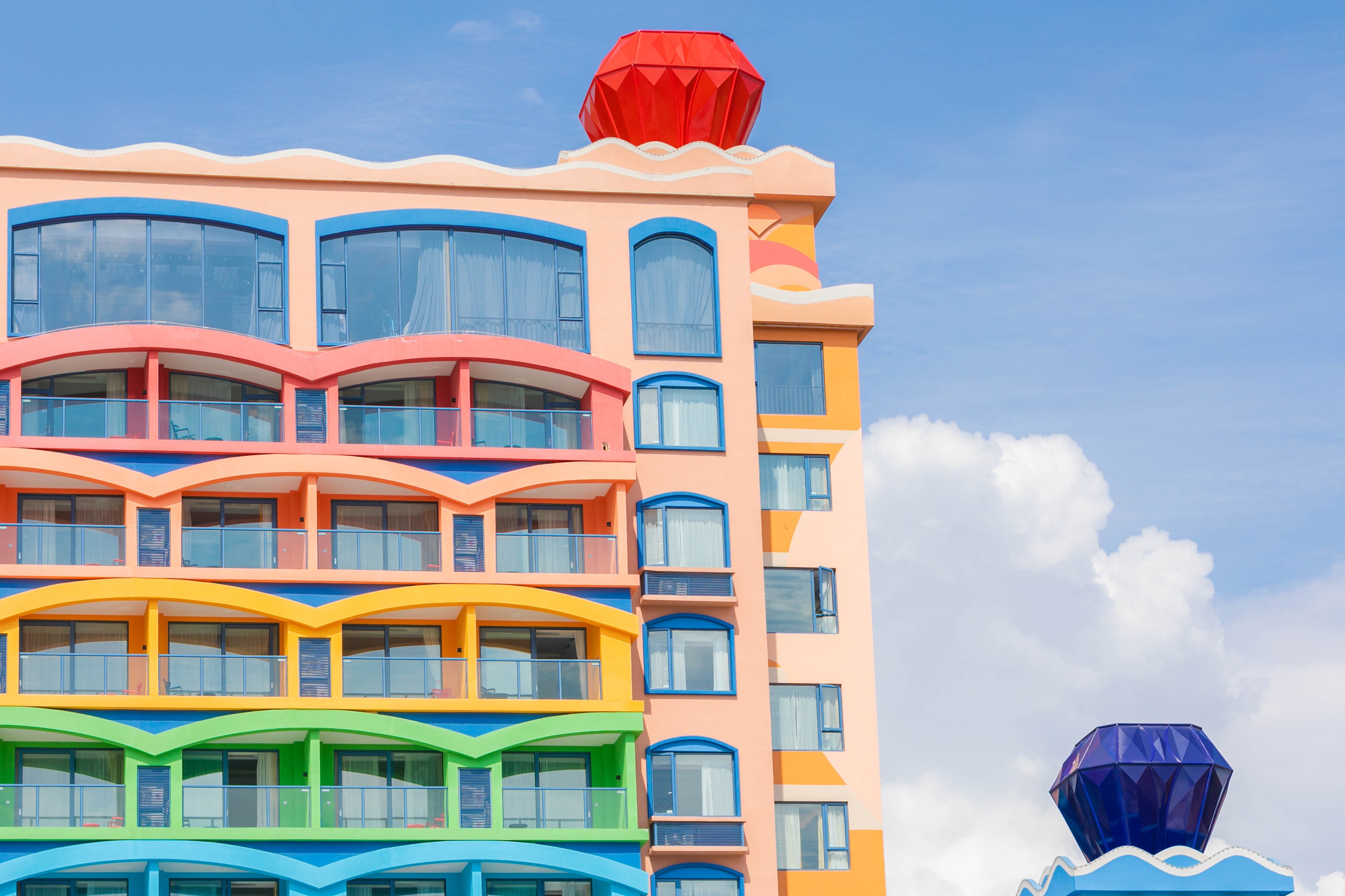 云南抚仙湖边的七彩城堡梦幻且浪漫亲子度假就选这儿了