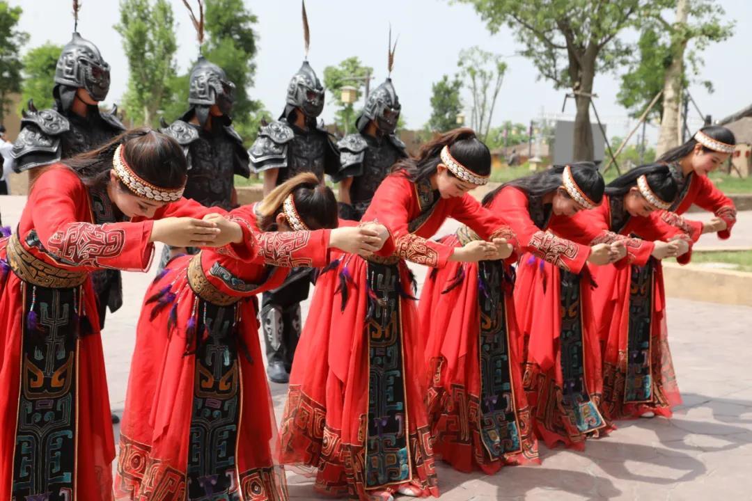 周原有礼|拱手礼相迎,复兴传统正当时__凤凰网