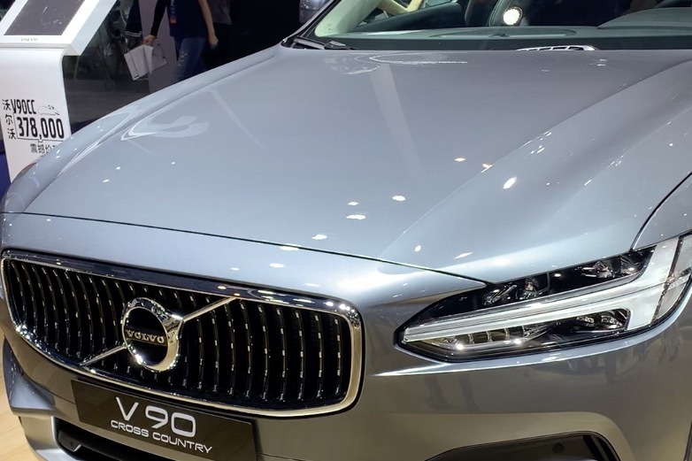 实拍沃尔沃v90离地间隙更高的轿车前脸北欧范儿