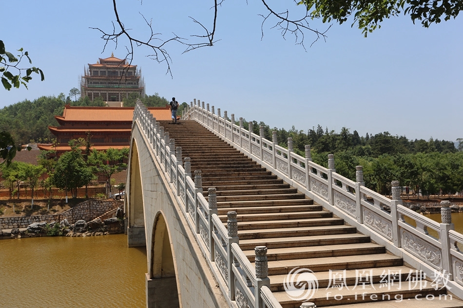 昆明宝泉寺:供奉全国最大室内大势至菩萨像