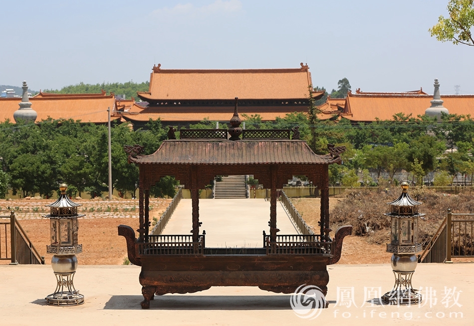 昆明宝泉寺:供奉全国最大室内大势至菩萨像