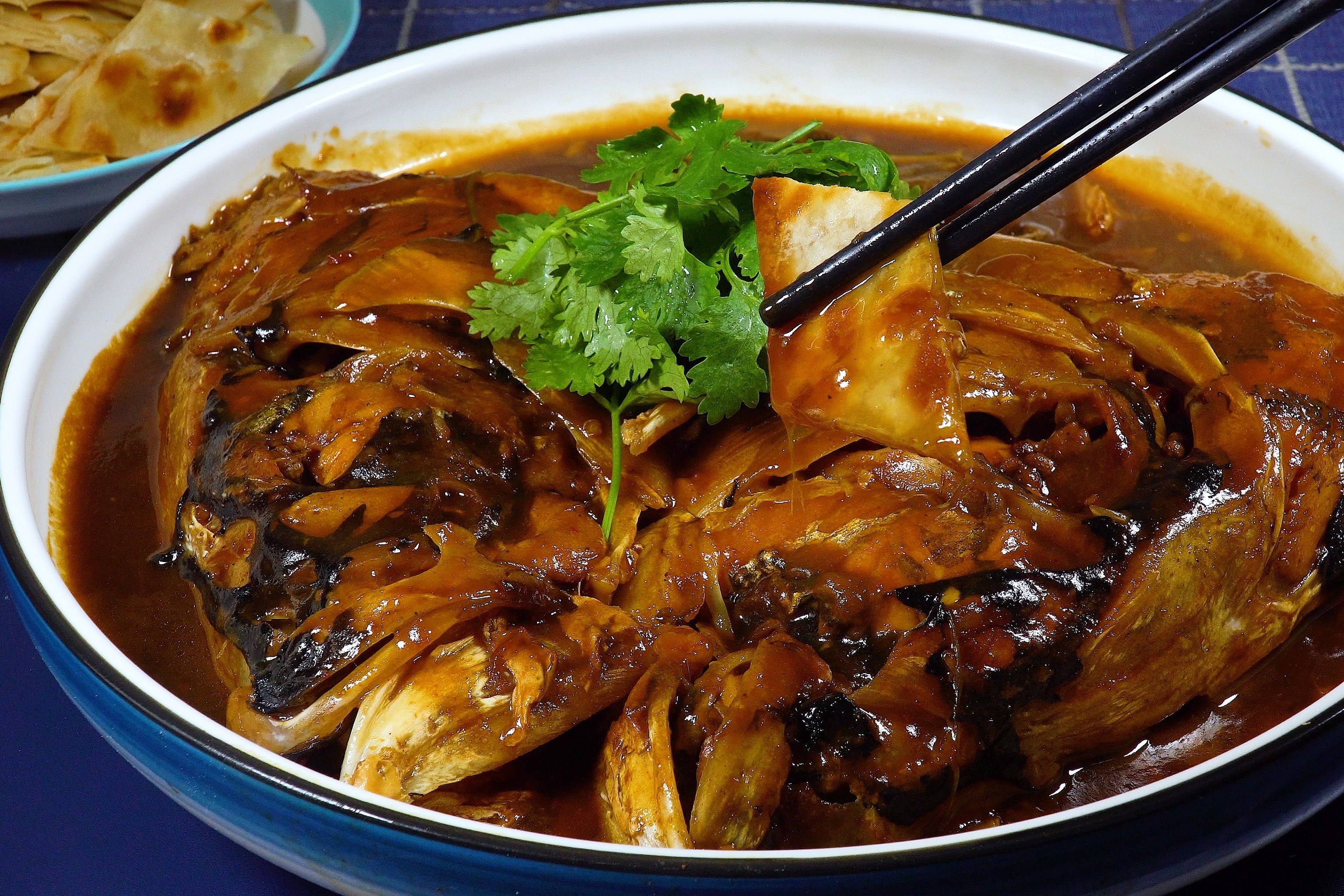 鱼头泡饼这样吃才过瘾教你最好吃的做法孩子盘子都舔光了