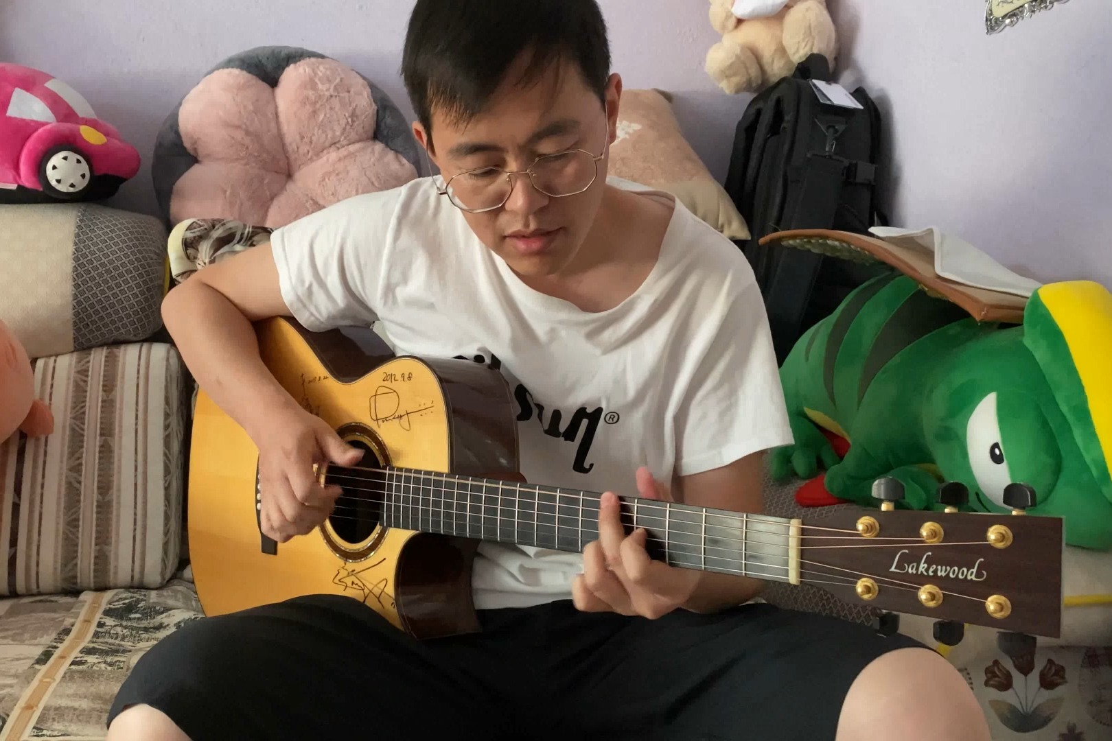 男孩吉他谱 梁博 C调弹唱谱 附视频演示-吉他谱中国