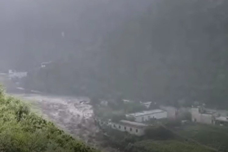 今晨丹巴县发生泥石流形成堰塞湖，省自然资源厅专家已赶赴现场