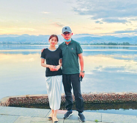 孟非23岁女儿近照曝光，身材纤细眉清目秀，颜值不输女明星