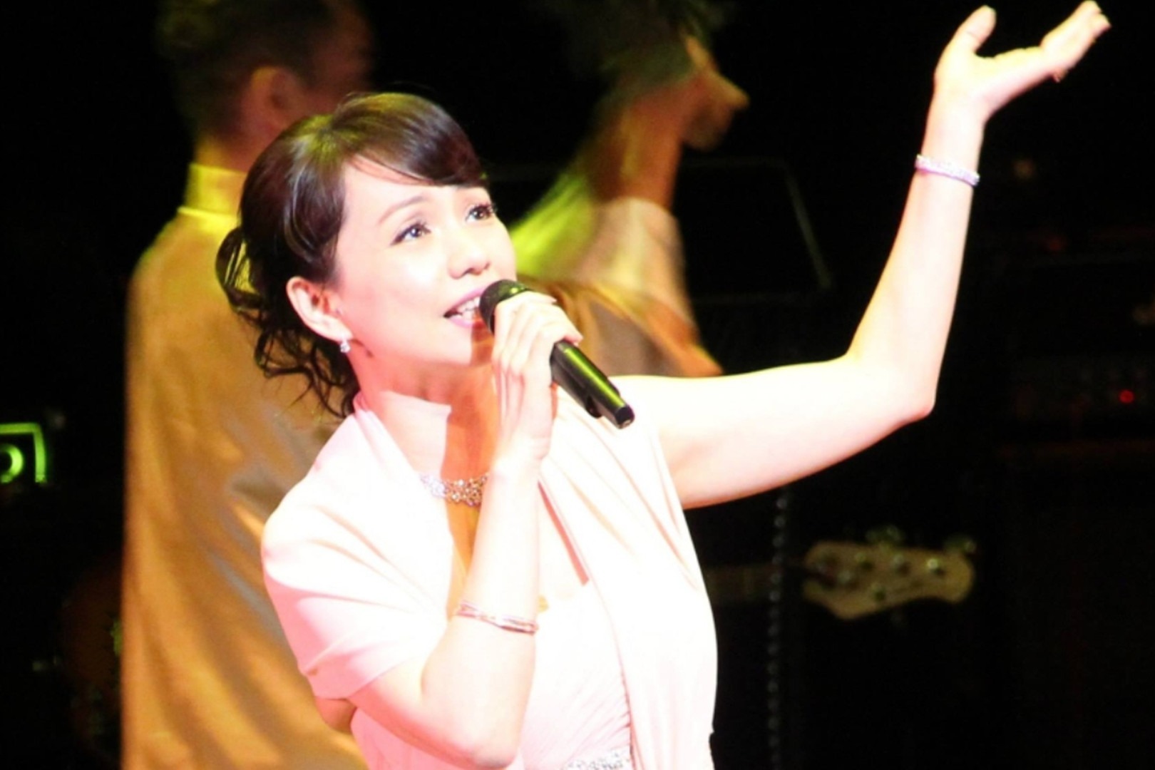 蔡幸娟《问情》,爱到不能爱 聚到终须散