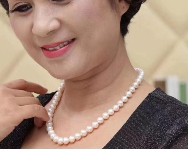 老汉看上漂亮二婚女和相貌平平大龄女,不懂选?三个问题揭晓答案