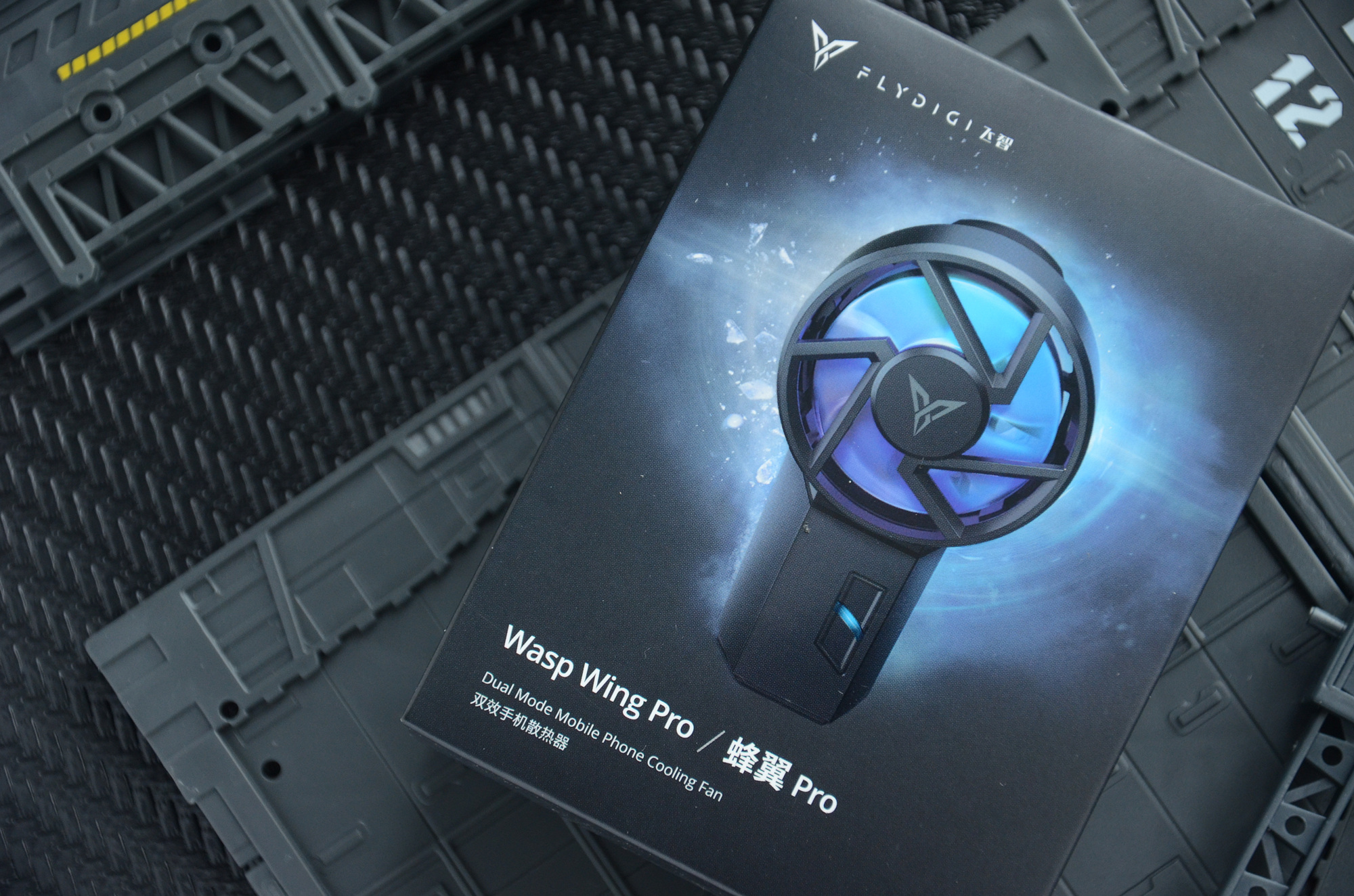 飞智蜂翼pro手机散热器评测半导体制冷双散热模式设计