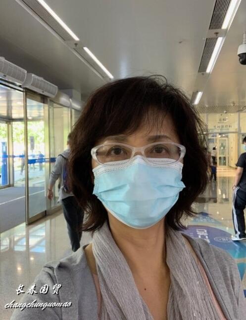 68岁女儿国国王近照曝光端庄优雅风韵犹存还是那么美
